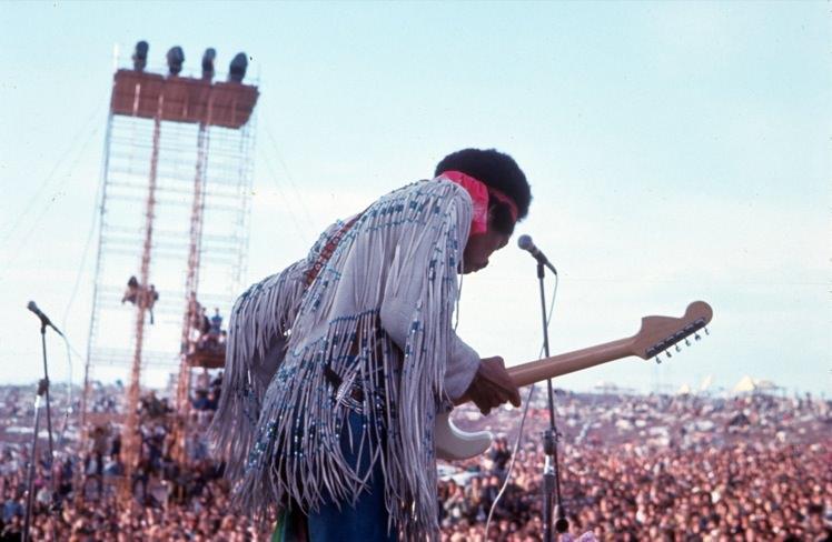 Jimi-Hendrix-Woodstock-1969-2