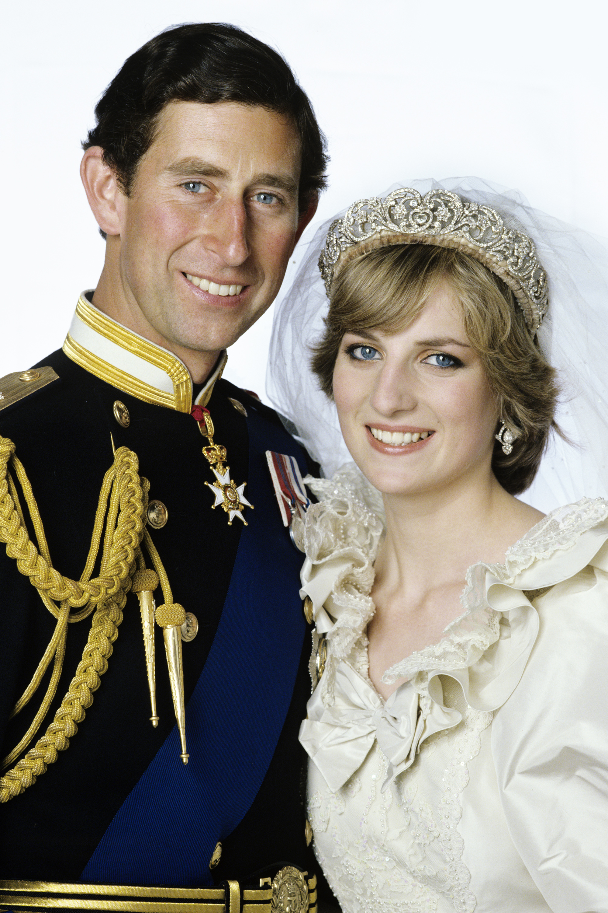 1438193156-hbz-princess-diana-prince-charles-wedding-77413370