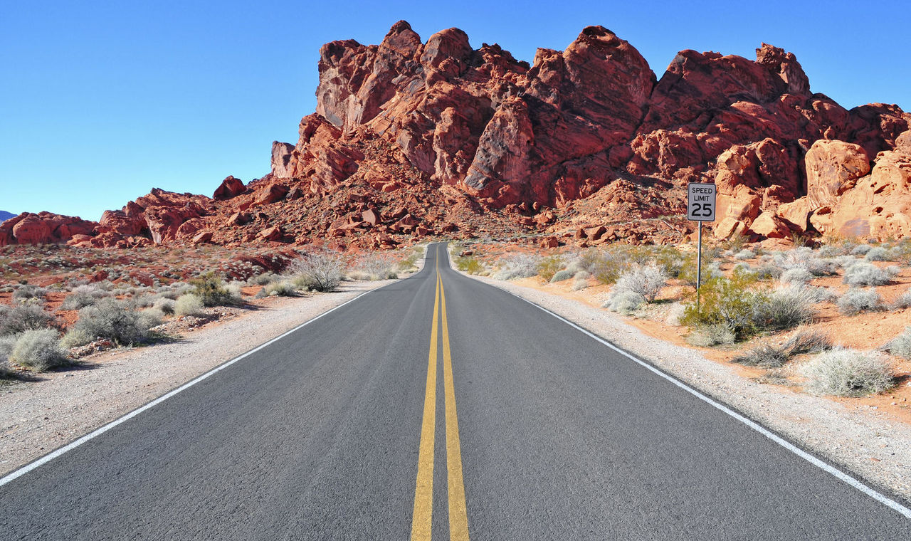 red-sands-hotel-imageLinkroad-in-captiol-reef1