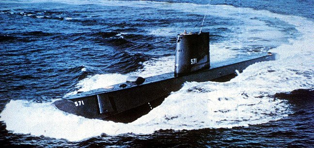 USS_Nautilus_SSN-571_-_0857101-2