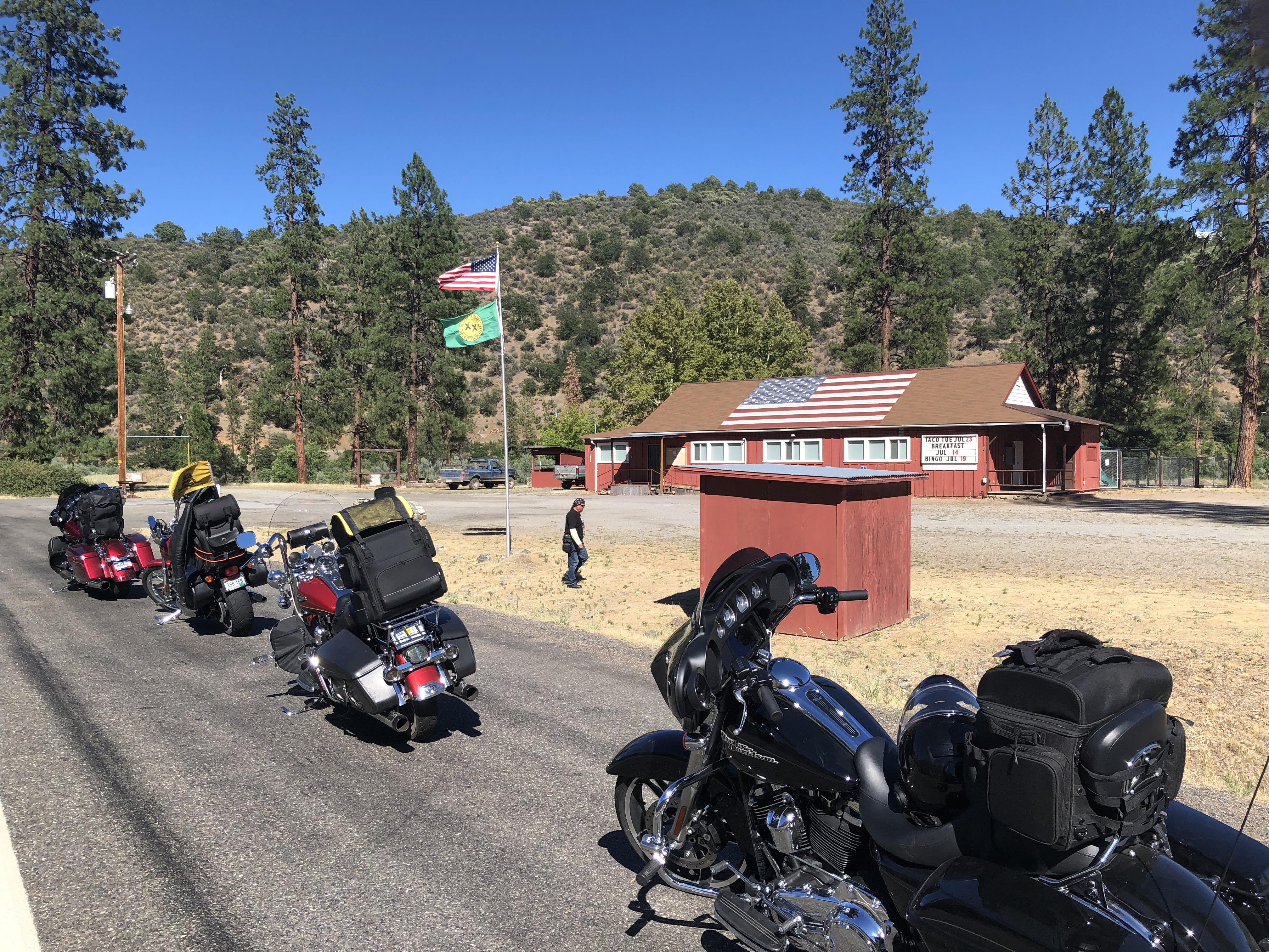 3FFDE338-3B5D-46CC-A4B8-30D2A47761DD