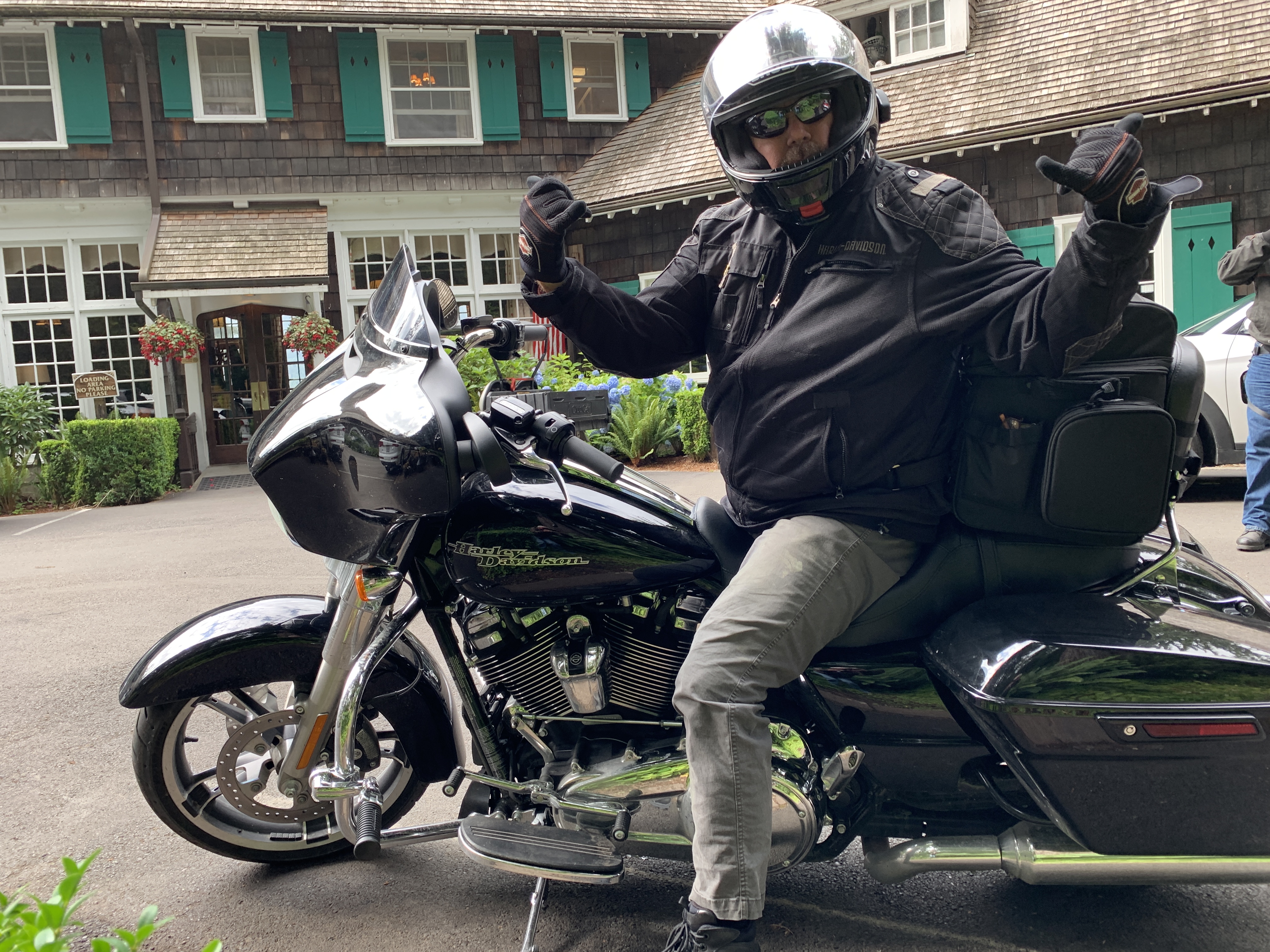 E60CFCF1-875F-4147-9D87-38E2EE3F2FC0