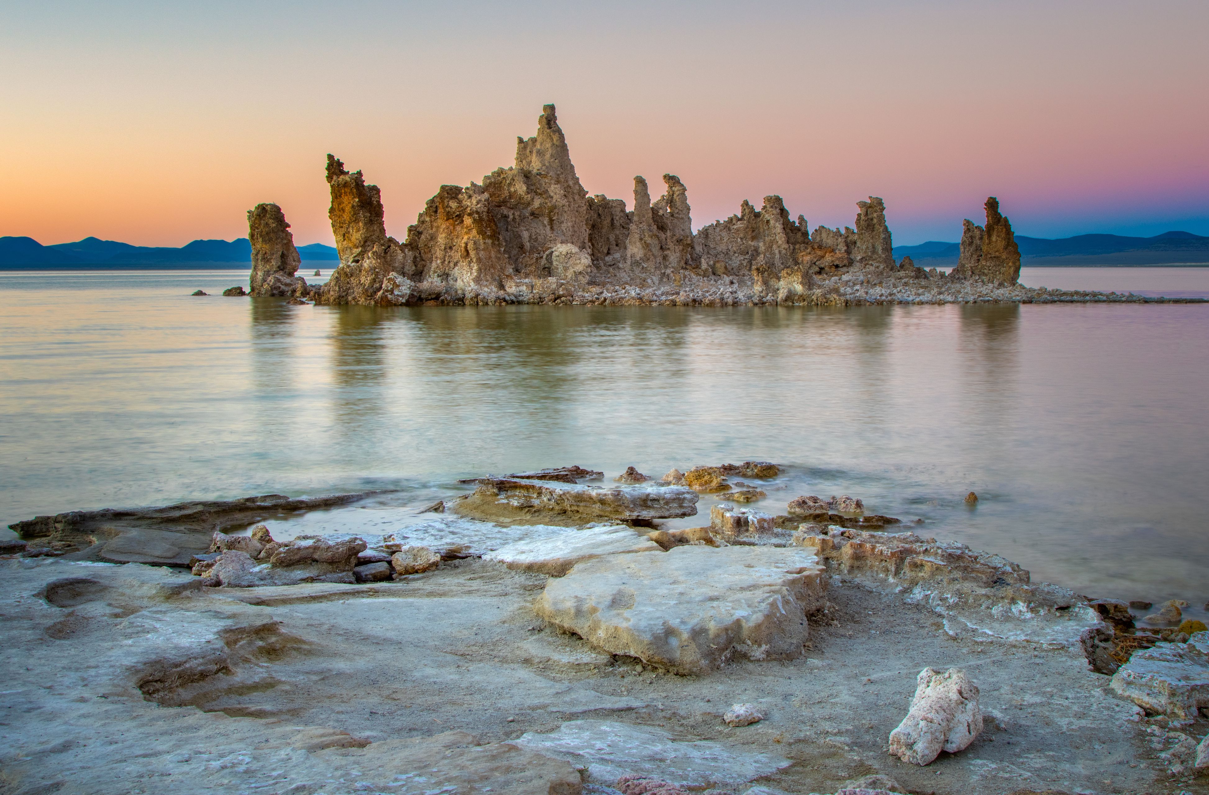 strange-world-of-mono-lake-588709742-581a3f3a3df78cc2e83e7a9c